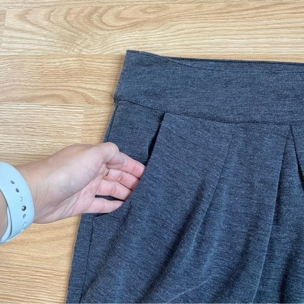 Derek HEART Charcoal Gray Pleated Mini Skirt w/ Pockets - Picture 2 of 8